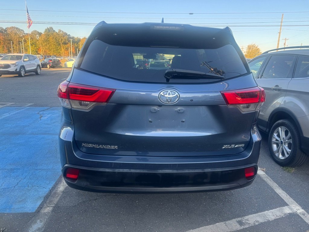Used 2018 Toyota Highlander SE image 5