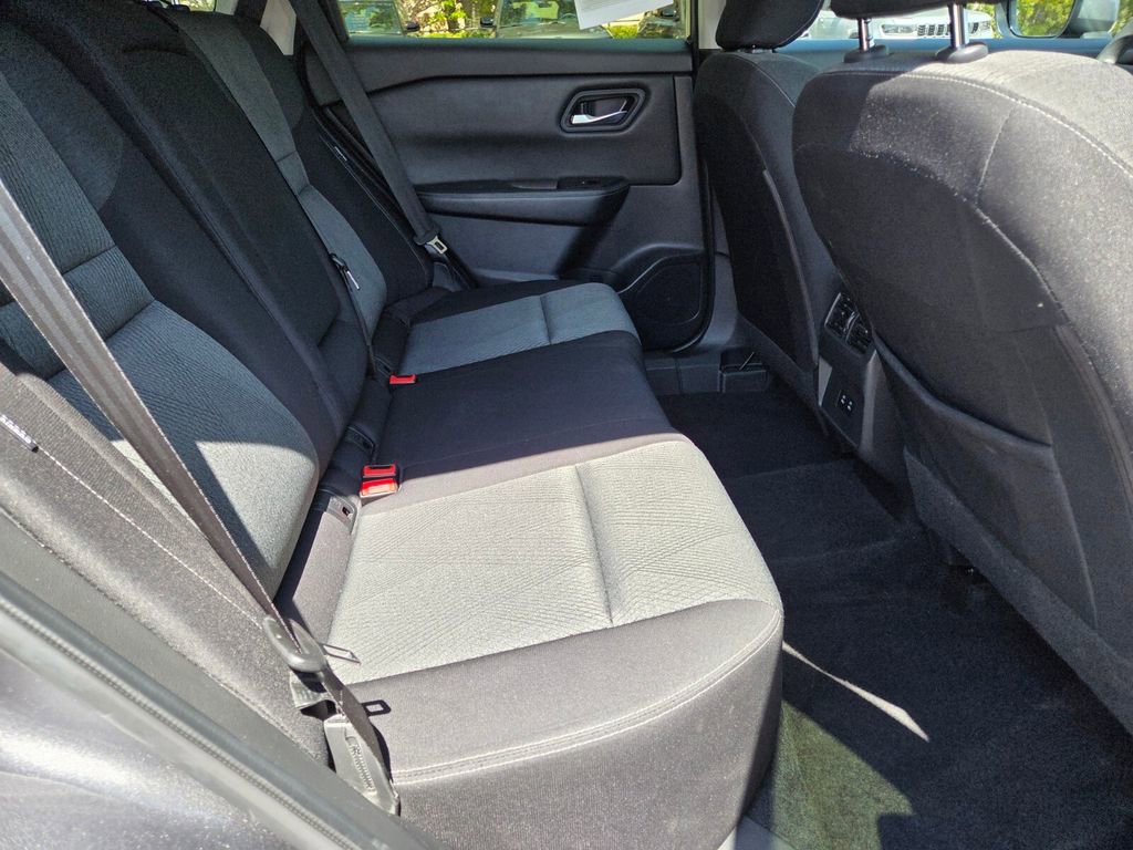 Used 2024 Nissan Rogue SV image 13