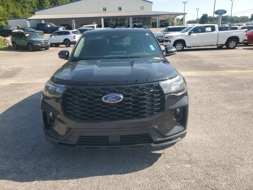 Used 2025 Ford Explorer ST-Line AWD/4WD image 3