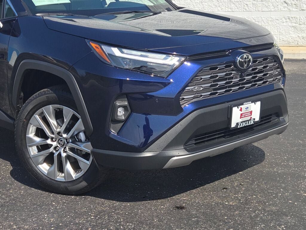Used 2025 Toyota RAV4 Limited w/ Advanced Technology Package image 2