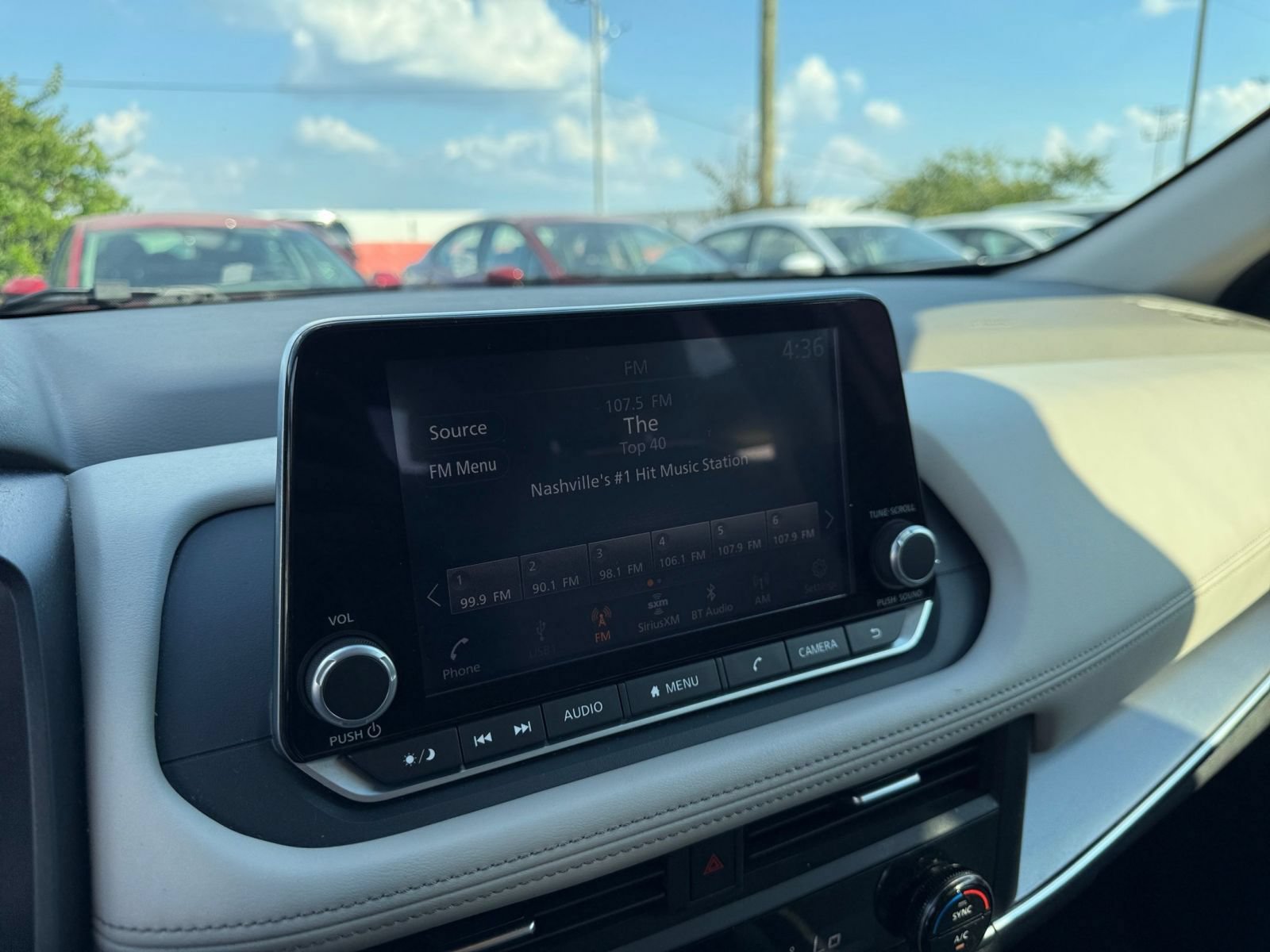 Used 2025 Nissan Rogue SV AWD/4WD image 19