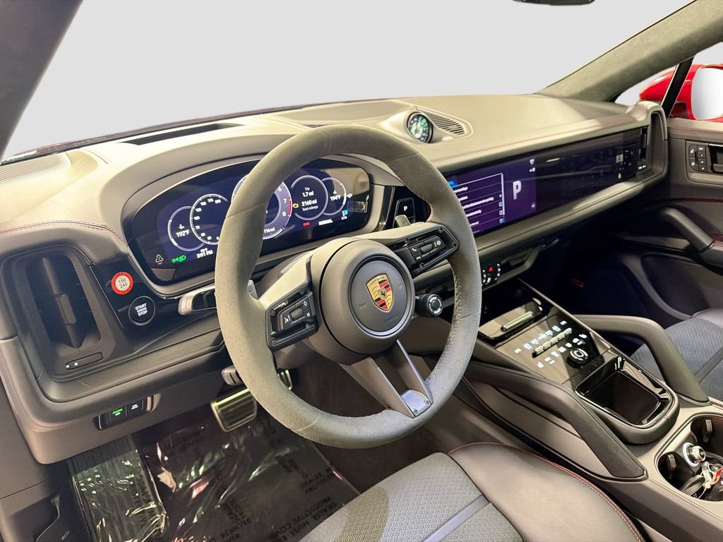 Certified 2025 Porsche Cayenne GTS AWD/4WD image 4