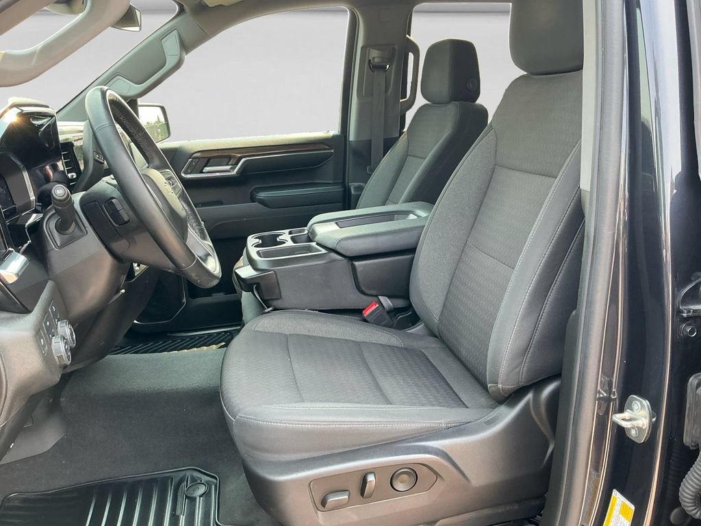 Used 2024 Chevrolet Silverado 1500 LT AWD/4WD image 10
