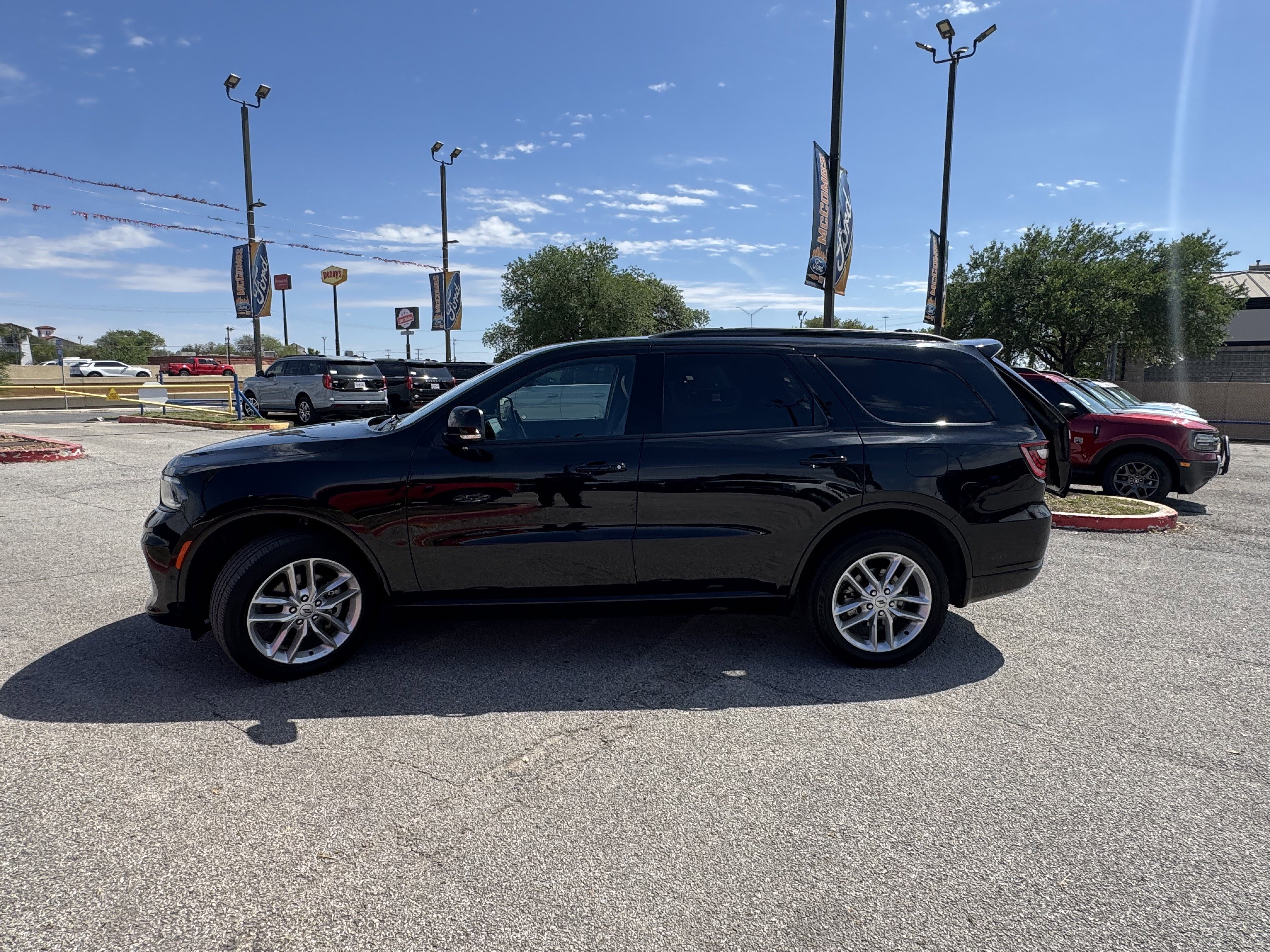 Used 2025 Dodge Durango GT image 12