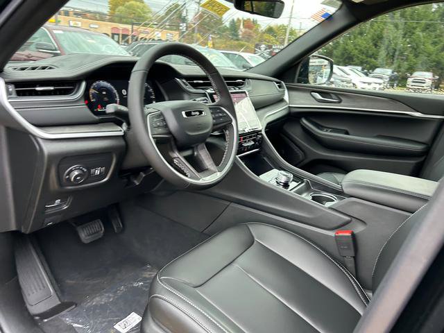 New 2025 Jeep Grand Cherokee Limited w/ Black Appearance Package image 8