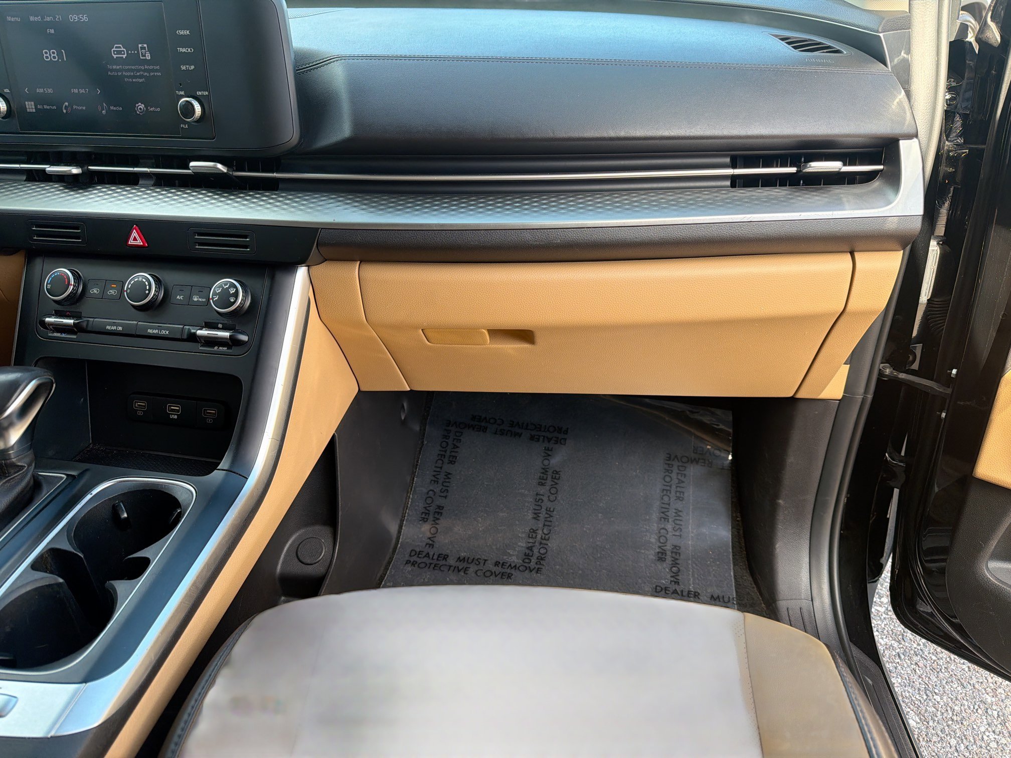 Used 2023 Kia Carnival LX image 17