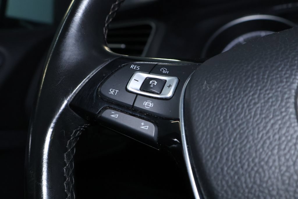 Used 2019 Volkswagen Golf SE FWD image 21