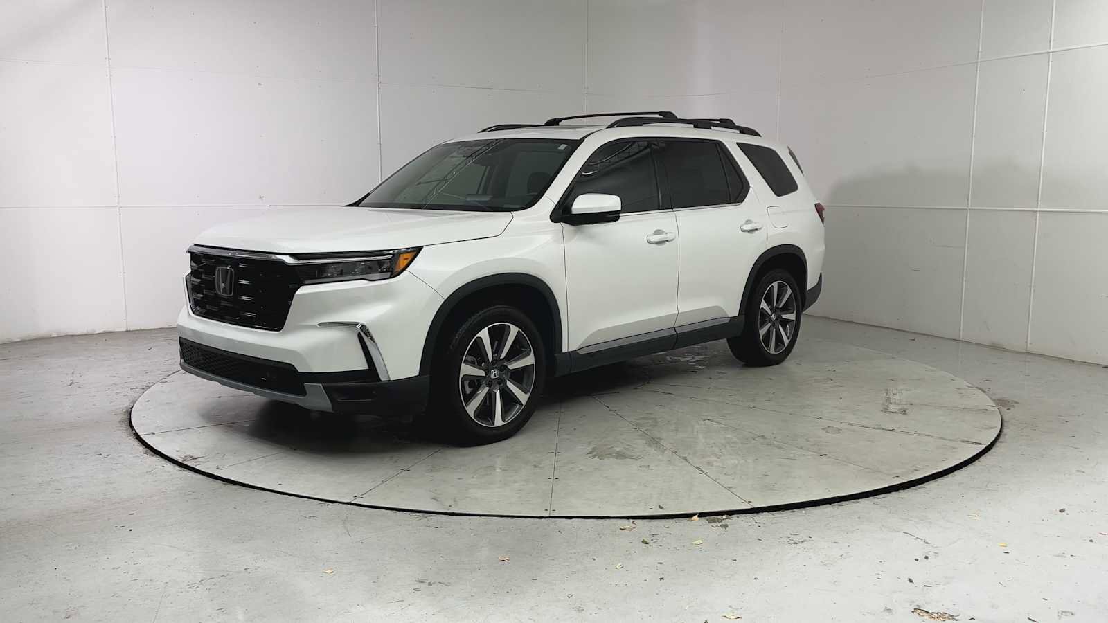 Used 2023 Honda Pilot Touring image 6