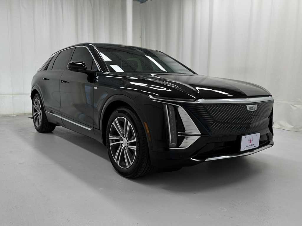 Used 2024 Cadillac Lyriq Luxury image 2