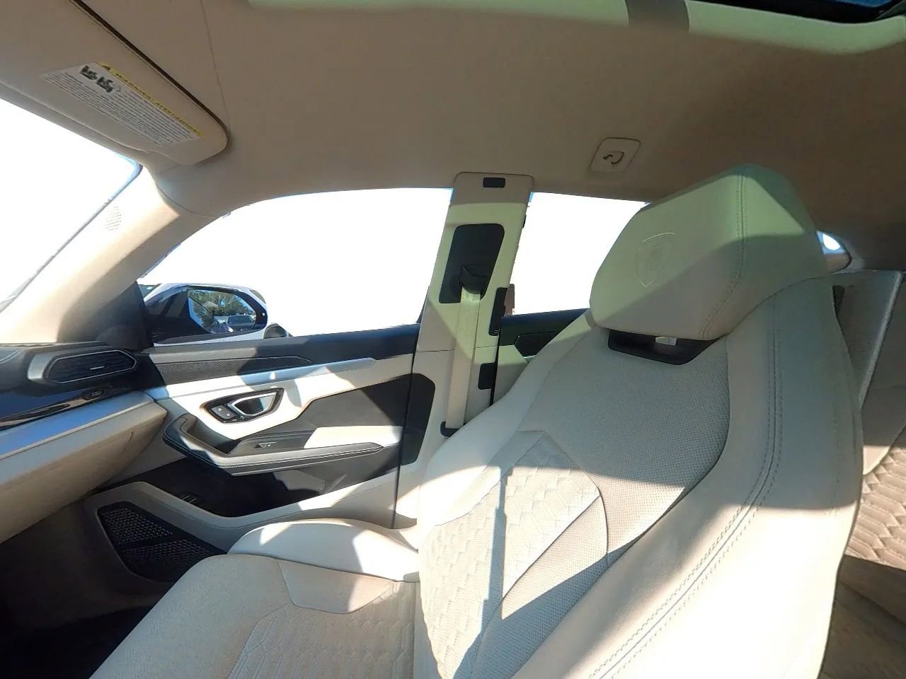 Used 2021 Lamborghini Urus AWD/4WD image 25