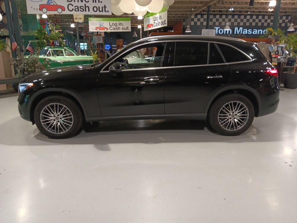 Used 2024 Mercedes-Benz GLC 300 4MATIC image 9