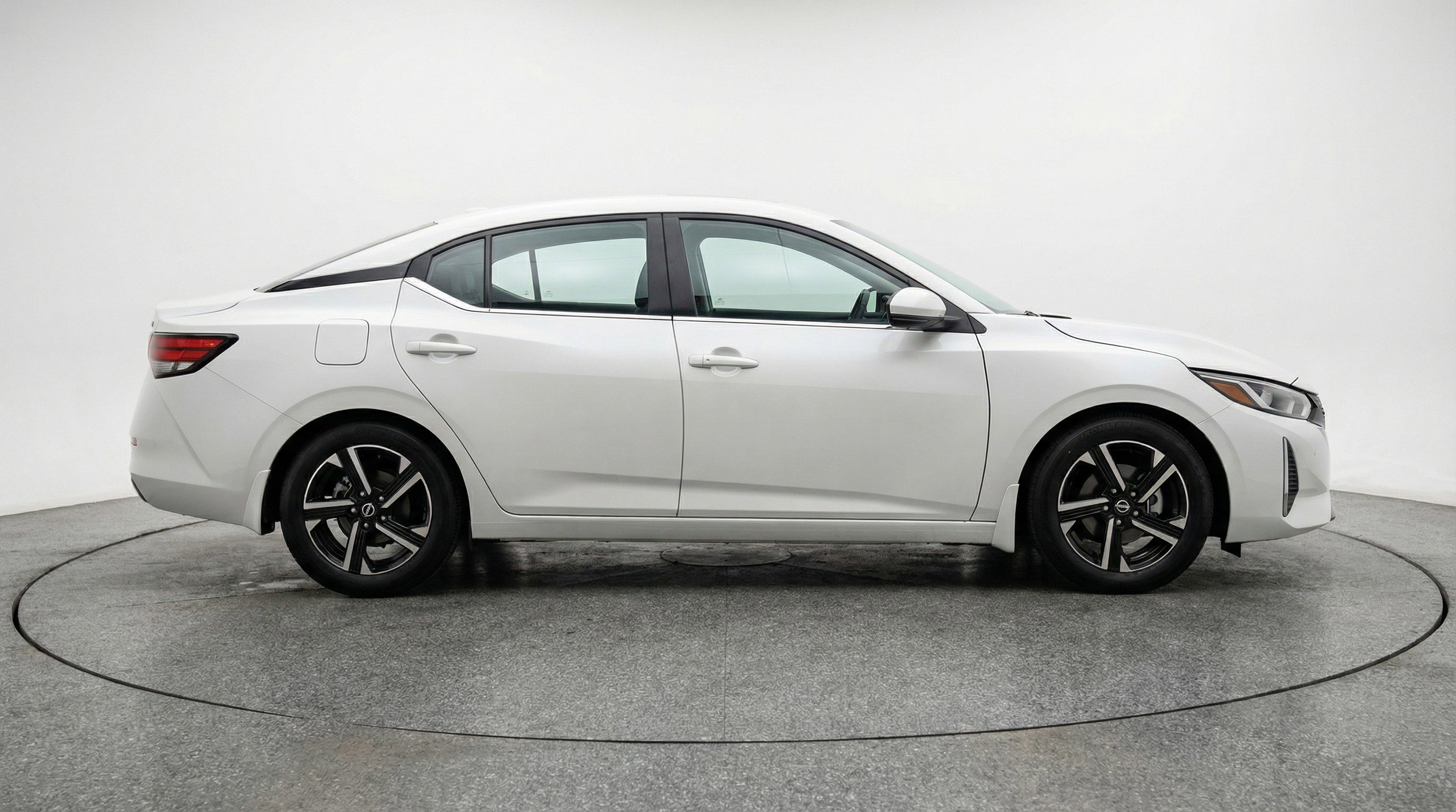 Used 2025 Nissan Sentra SV image 11