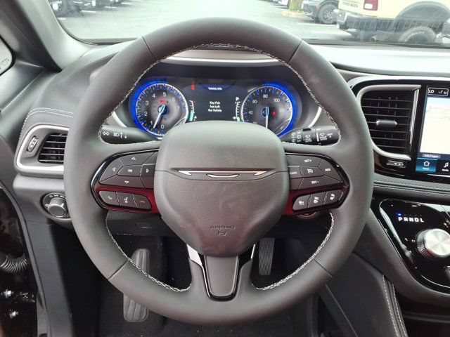New 2027 Chrysler Pacifica Limited AWD/4WD image 11