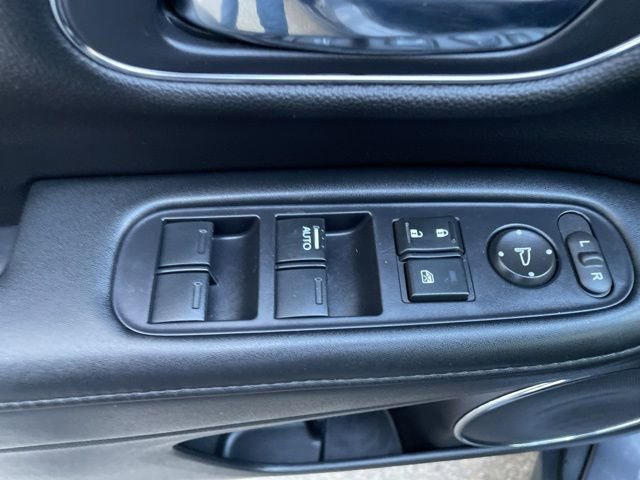 Used 2021 Honda HR-V EX-L image 16
