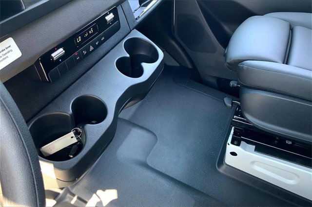 Used 2024 Mercedes-Benz Sprinter 2500 image 12