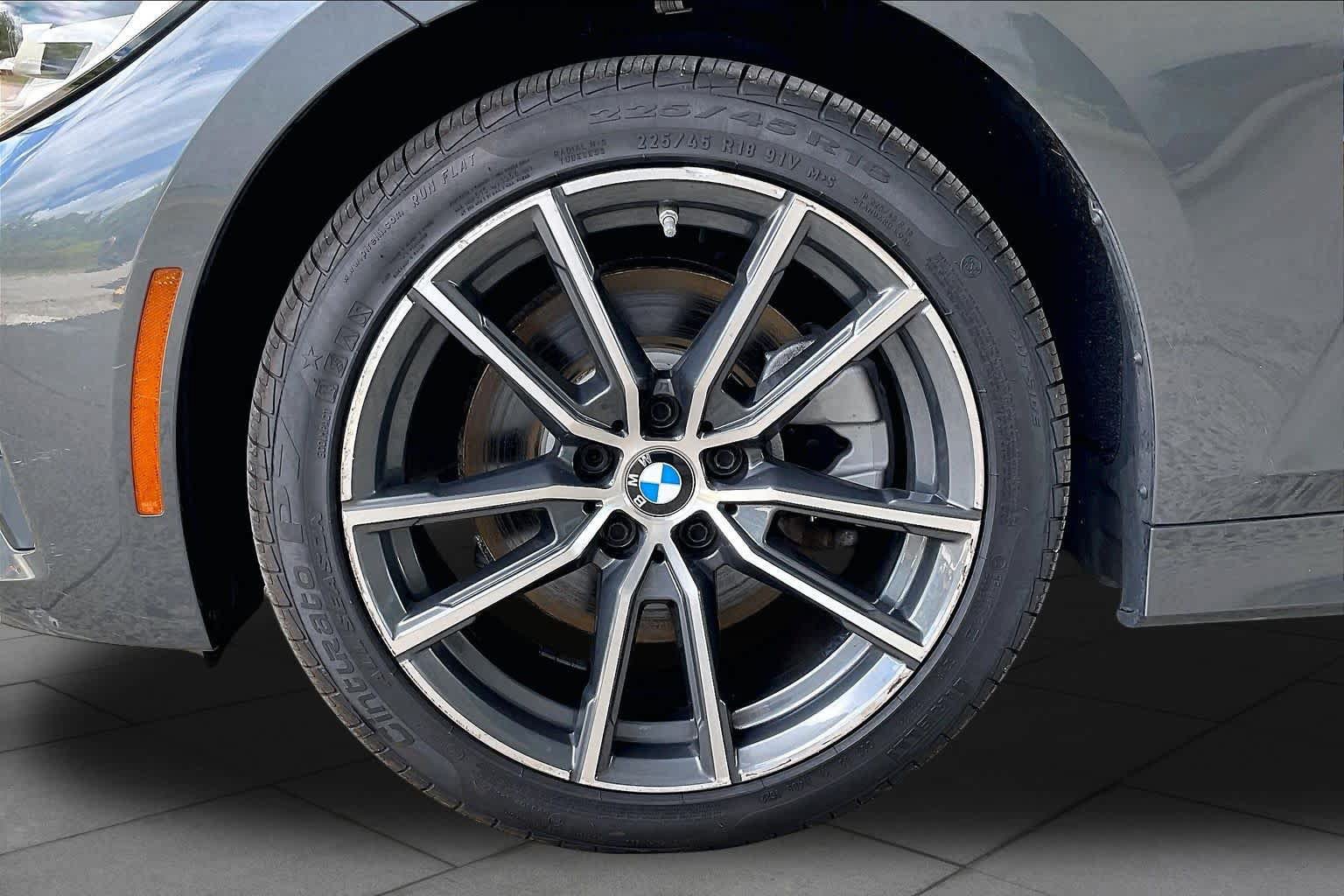 Used 2019 BMW 330i xDrive Sedan w/ Driving Assistance Package AWD/4WD image 10