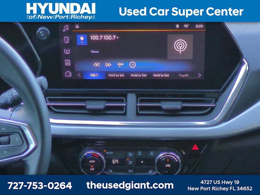 Used 2024 Chevrolet Trax LT w/ Driver Confidence Package FWD image 19