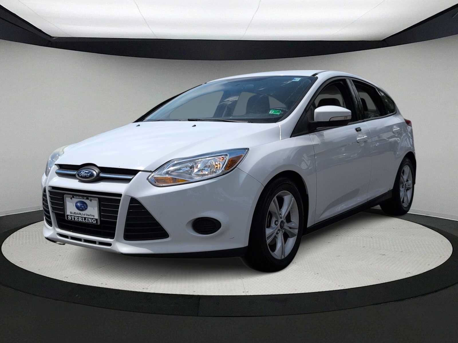 Used 2014 Ford Focus SE w/ SE Winter Package FWD image 4