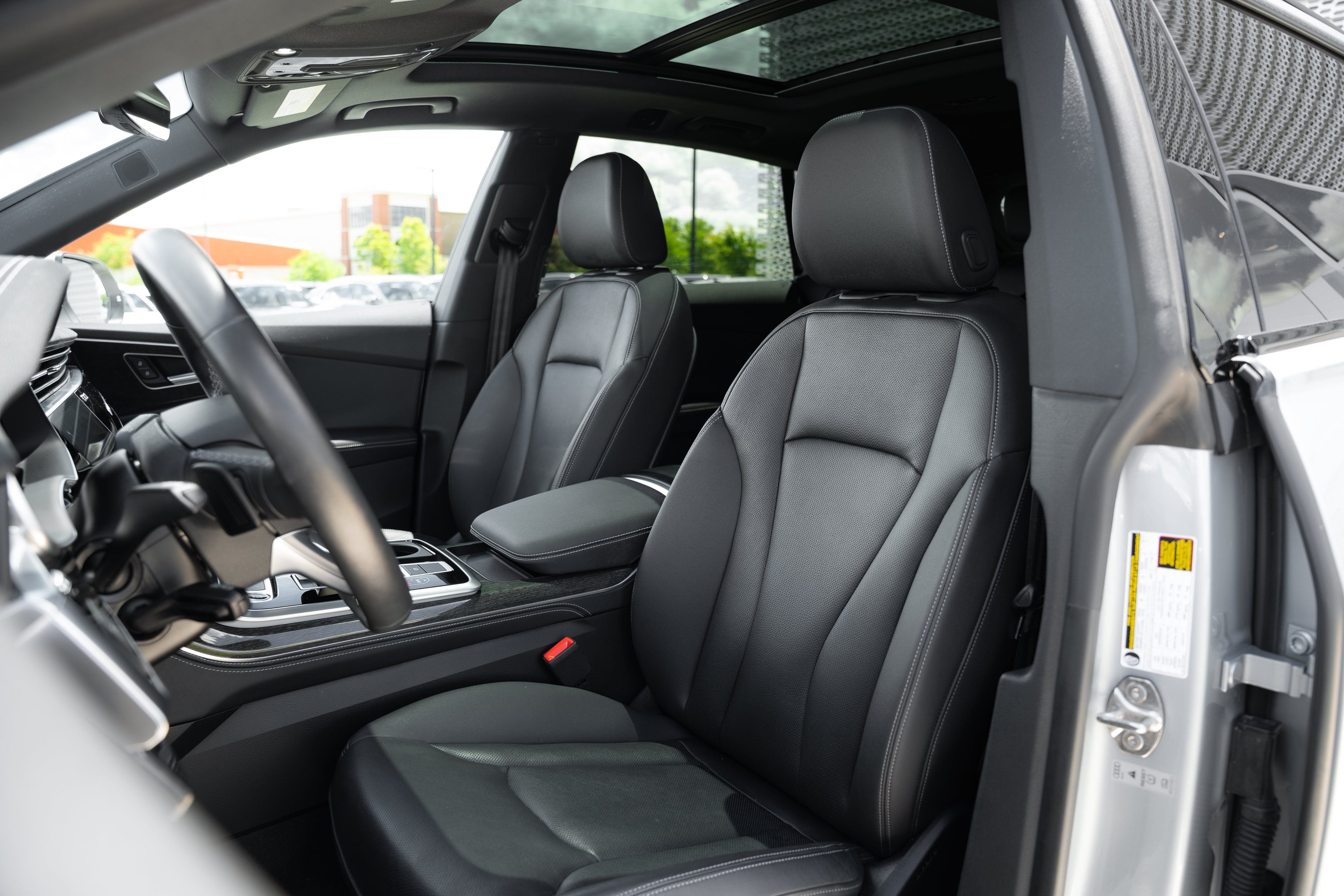 Certified 2025 Audi Q8 Premium Plus w/ Premium Plus Package AWD/4WD image 23