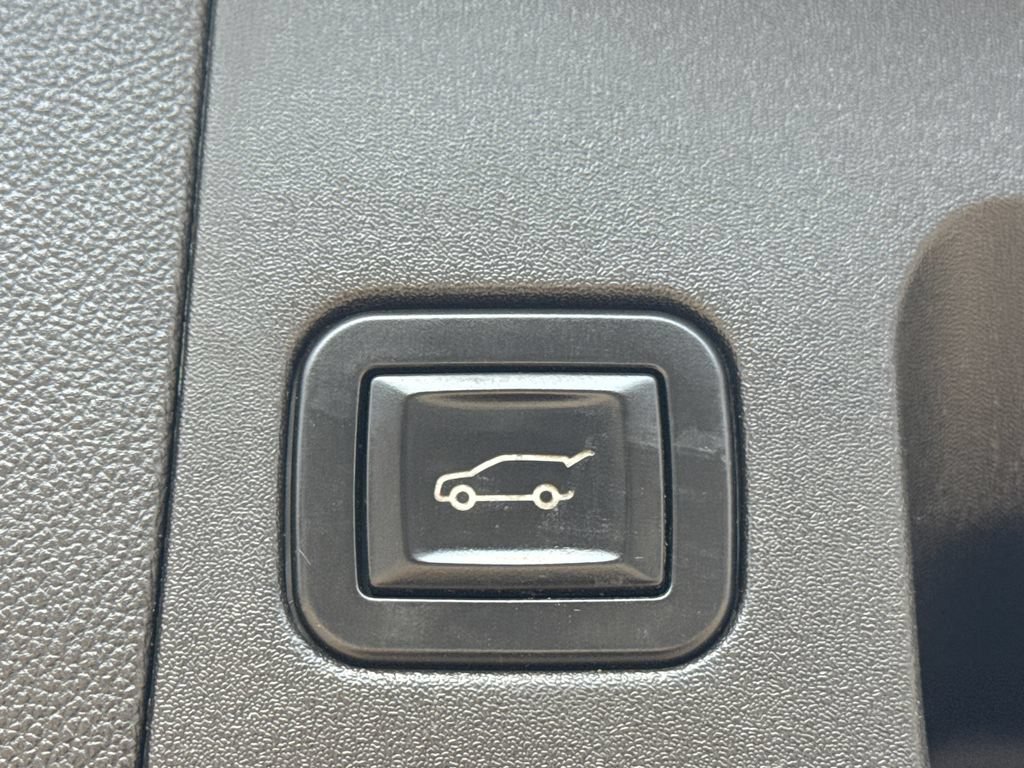 Used 2017 Cadillac XT5 Premium Luxury w/ Advanced Security Package FWD image 11
