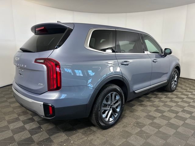 Used 2023 Kia Telluride LX image 3