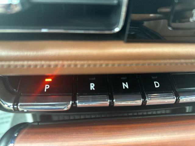 Used 2023 Lincoln Aviator Reserve w/ Equipment Group 201A RWD image 21