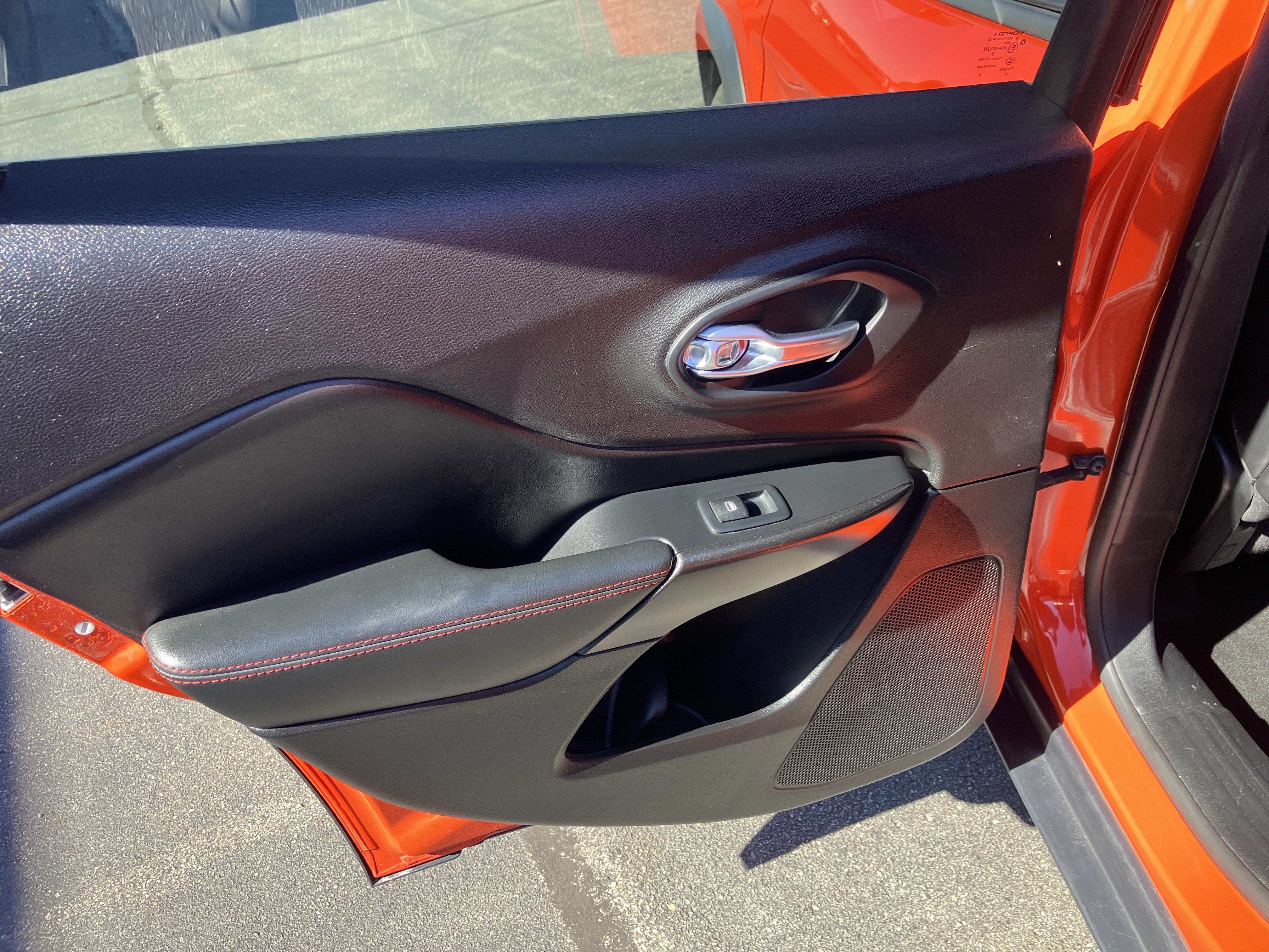 Used 2021 Jeep Cherokee Trailhawk AWD/4WD image 13