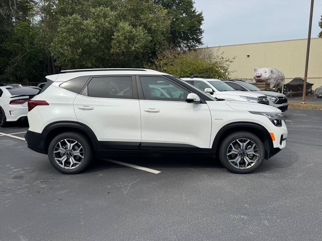 Certified 2022 Kia Seltos EX AWD/4WD image 2