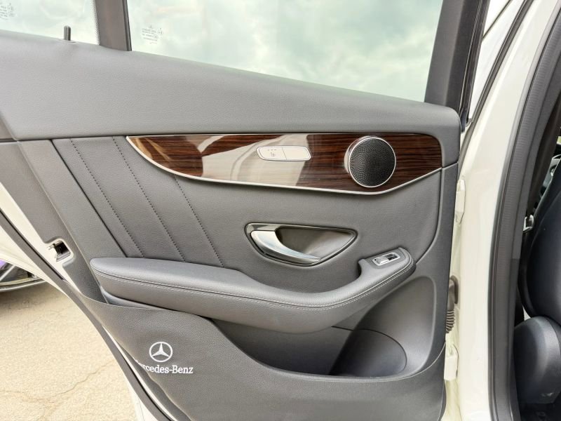 Used 2019 Mercedes-Benz GLC 300 4MATIC image 14