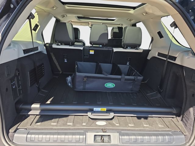 New 2026 Land Rover Discovery Limited Edition AWD/4WD image 10