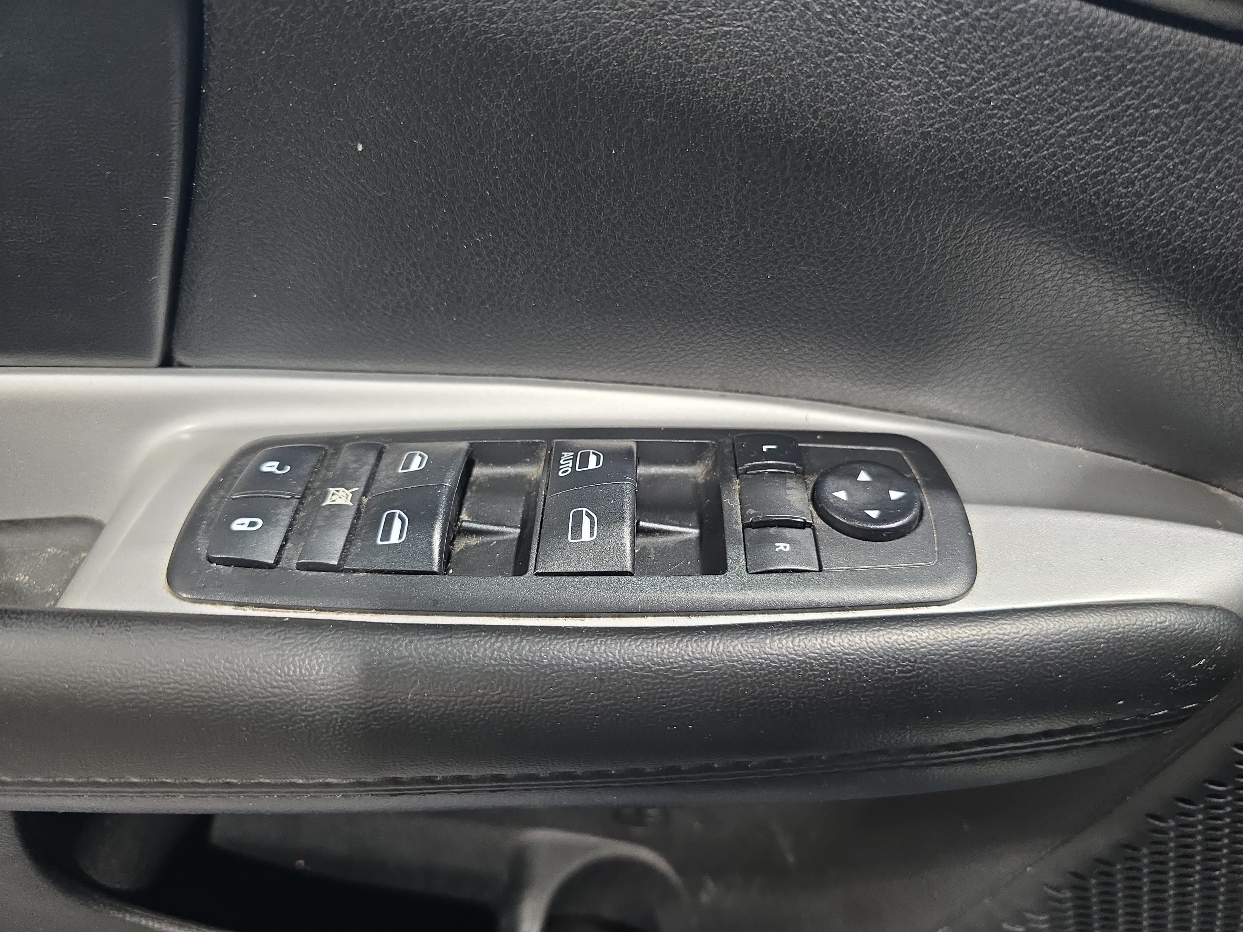 Used 2018 Dodge Journey SXT w/ Connectivity Group FWD image 28