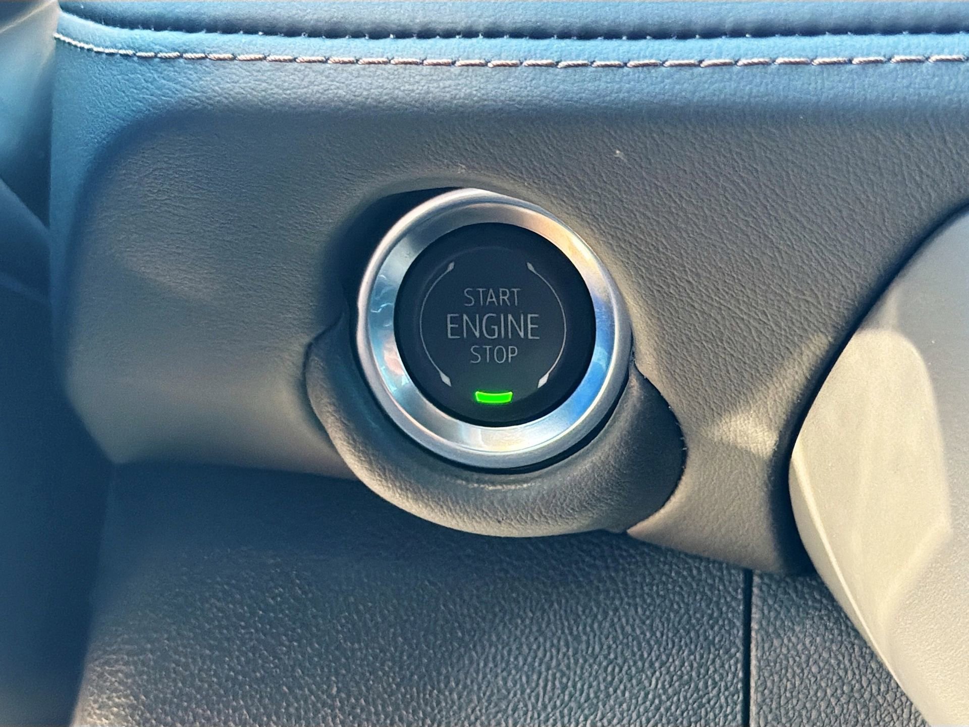 Used 2025 Chevrolet Suburban High Country image 37