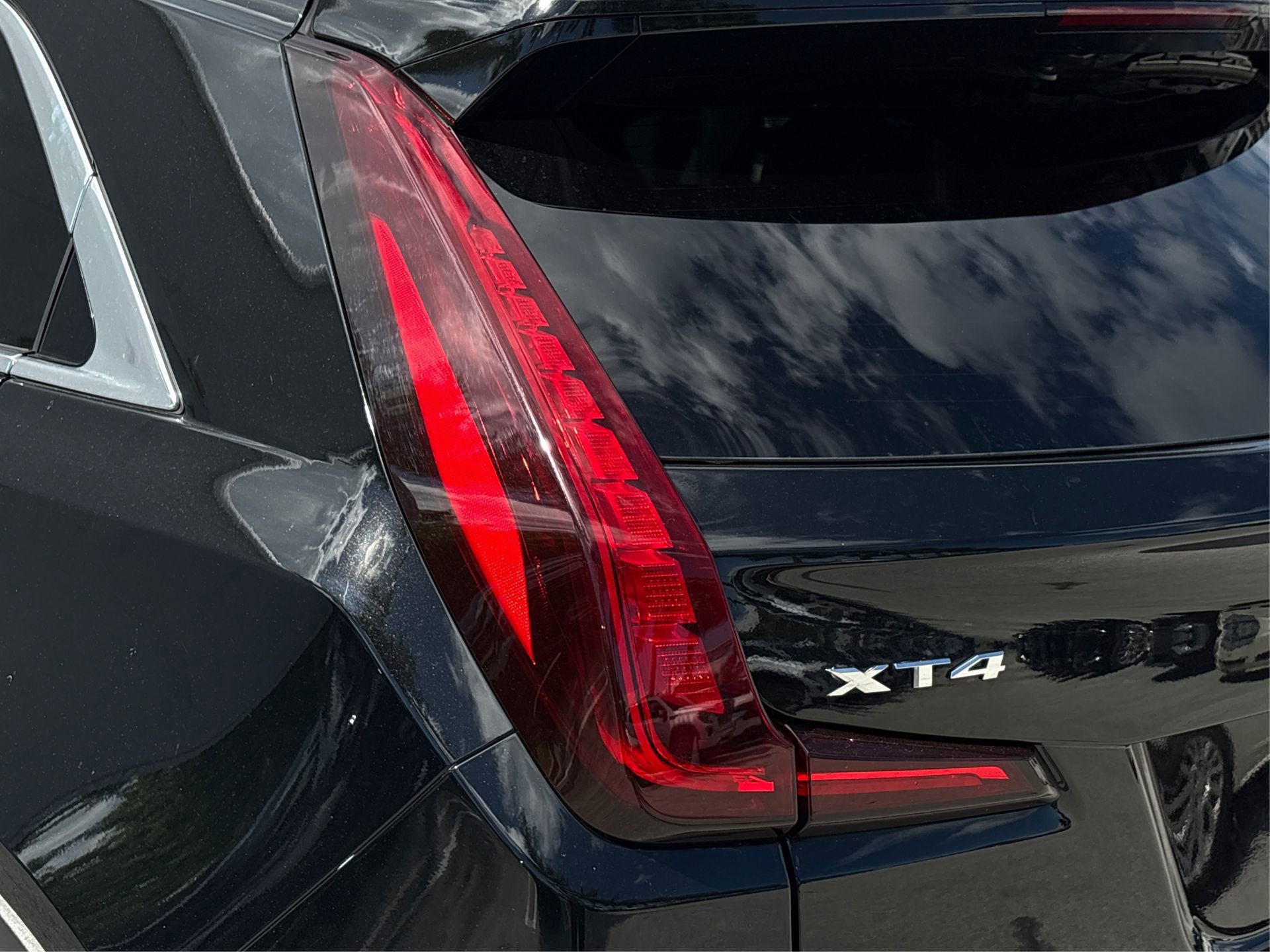 Certified 2023 Cadillac XT4 Luxury w/ Driver Awareness Package image 17