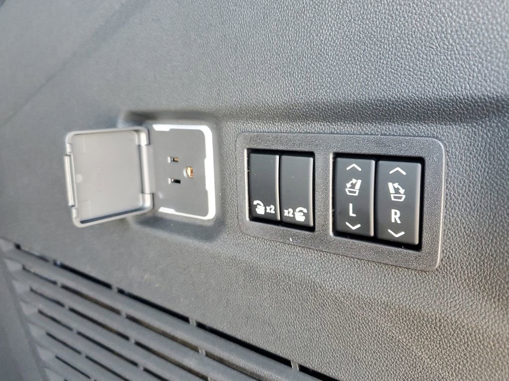 New 2026 Chevrolet Suburban LT w/ Comfort Package image 9