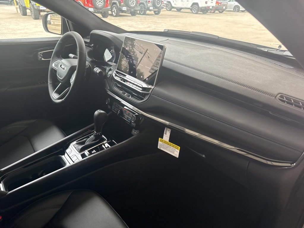 New 2026 Jeep Compass Latitude image 18