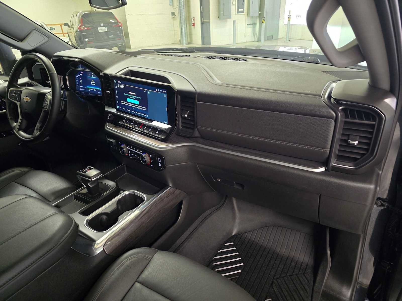 Used 2024 Chevrolet Silverado 1500 LTZ AWD/4WD image 10