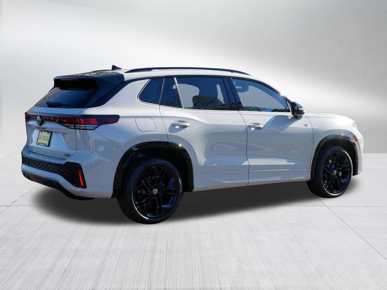 New 2026 Volkswagen Tiguan SE R-Line image 4