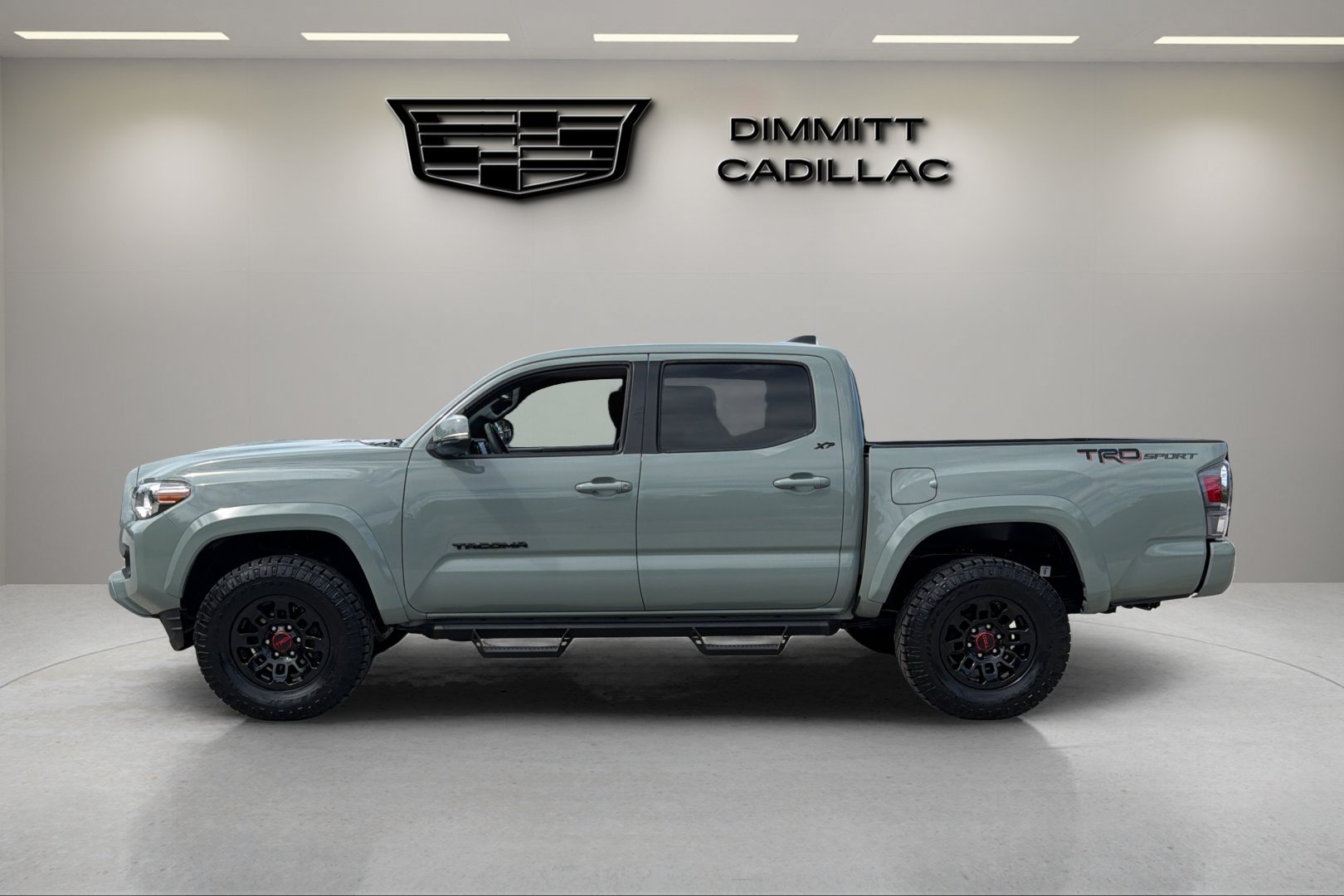 Used 2022 Toyota Tacoma TRD Sport w/ Technology Package RWD image 8