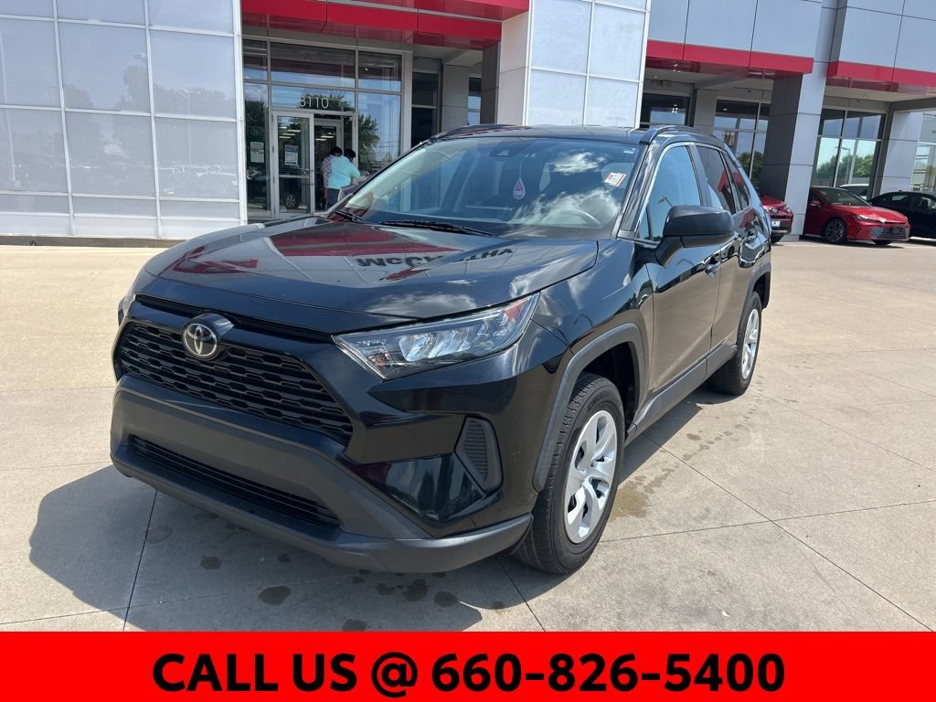 Used 2020 Toyota RAV4 LE FWD image 2