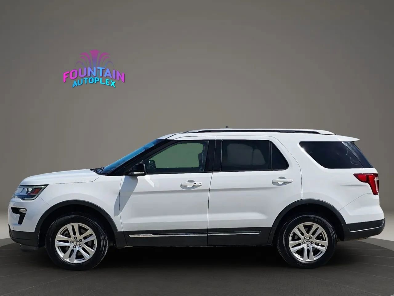 Used 2018 Ford Explorer XLT w/ Equipment Group 202A AWD/4WD image 2