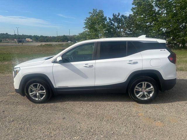 Used 2023 GMC Terrain SLE AWD/4WD image 3