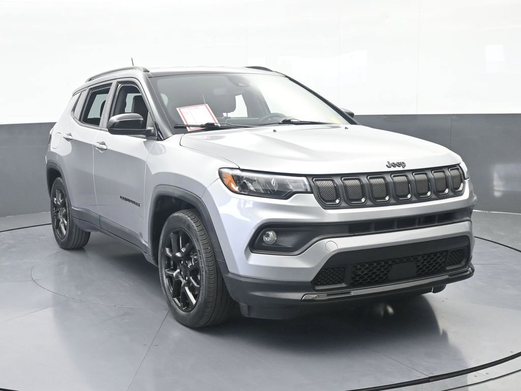 Used 2022 Jeep Compass Latitude FWD image 9