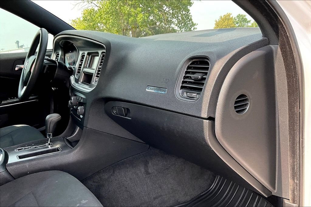 Used 2013 Dodge Charger SE RWD image 14