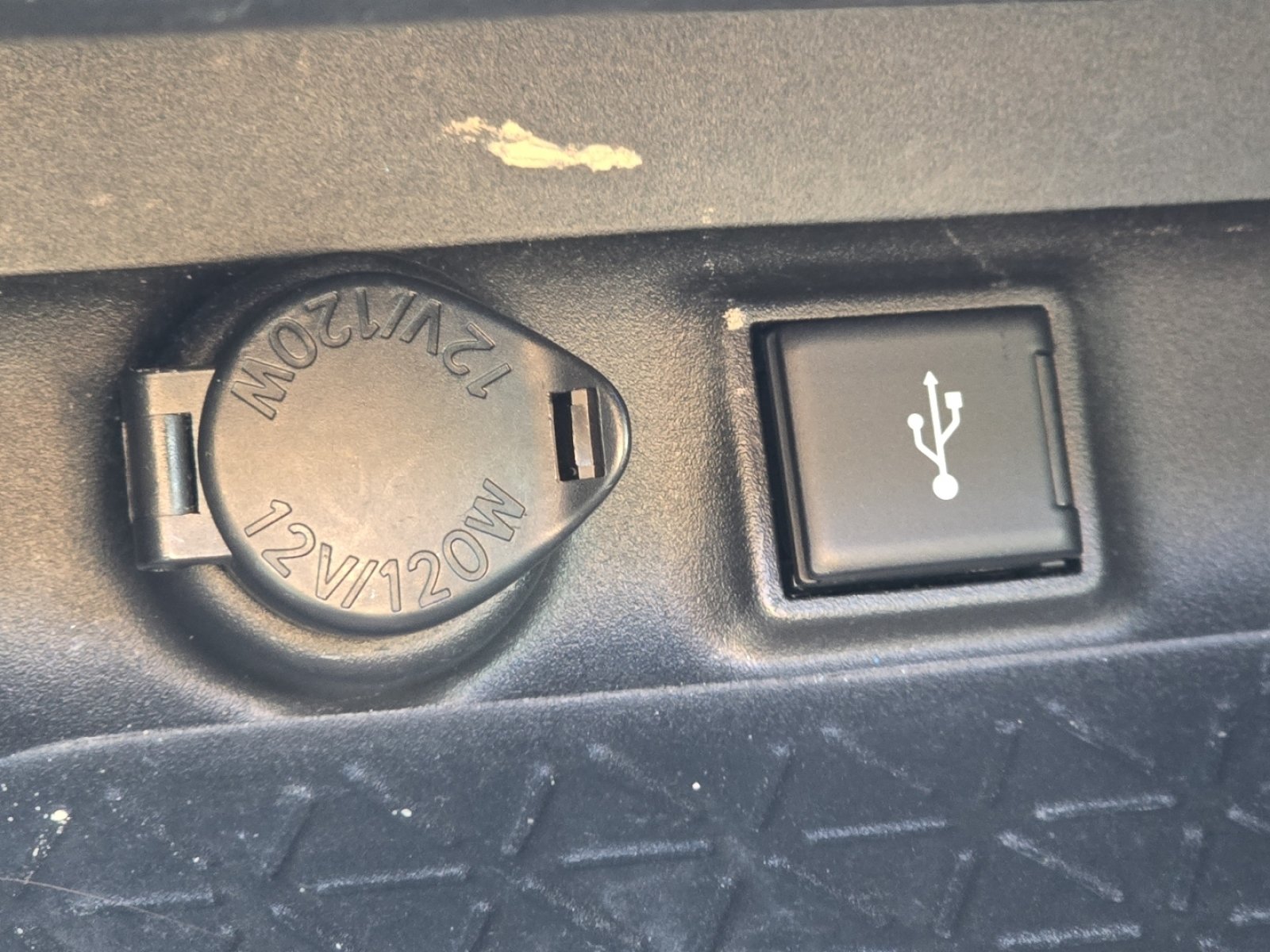 Used 2022 Toyota RAV4 XSE AWD/4WD image 9