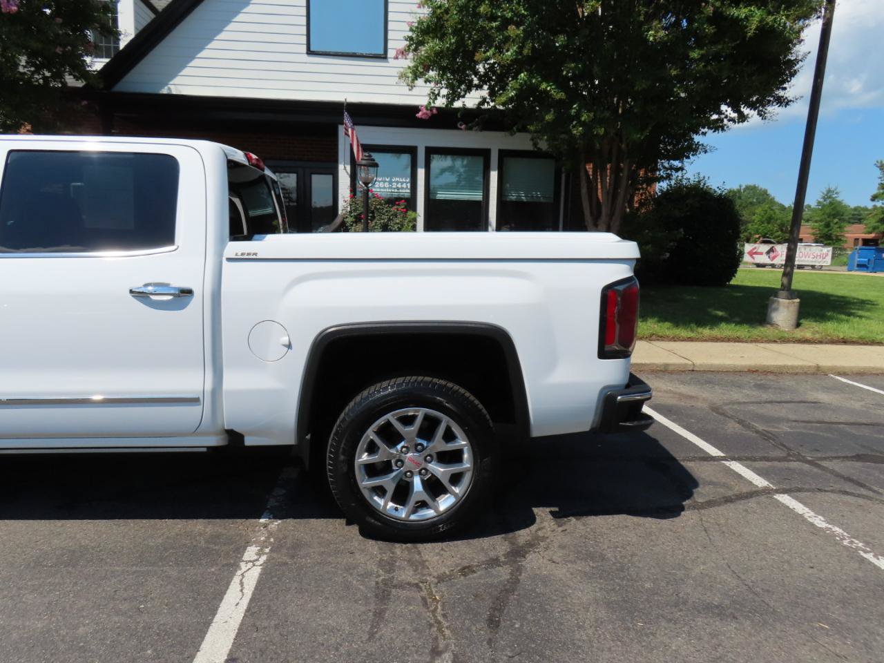 Used 2017 GMC Sierra 1500 SLT w/ SLT Premium Package RWD image 4