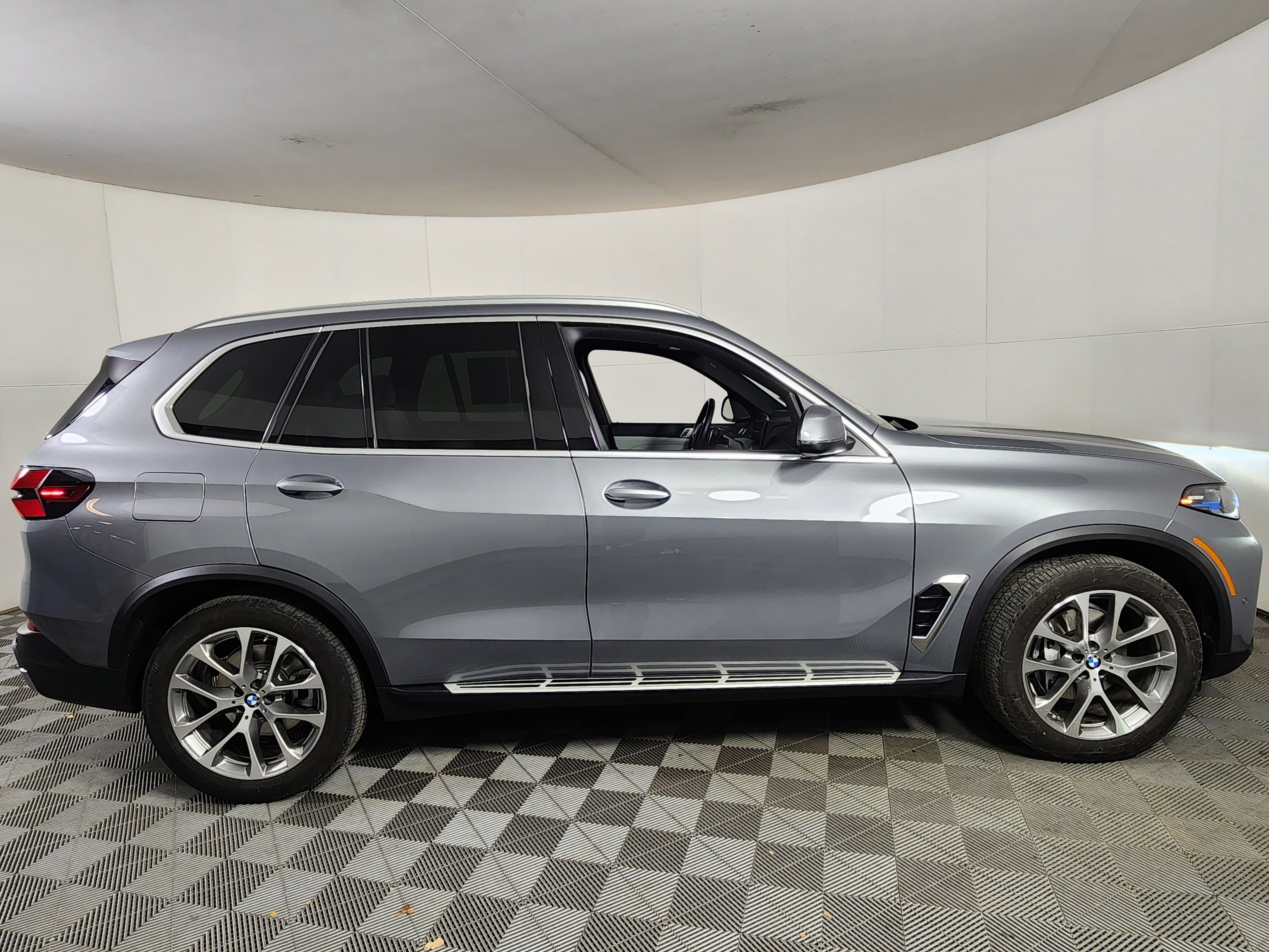 Used 2025 BMW X5 xDrive40i image 8
