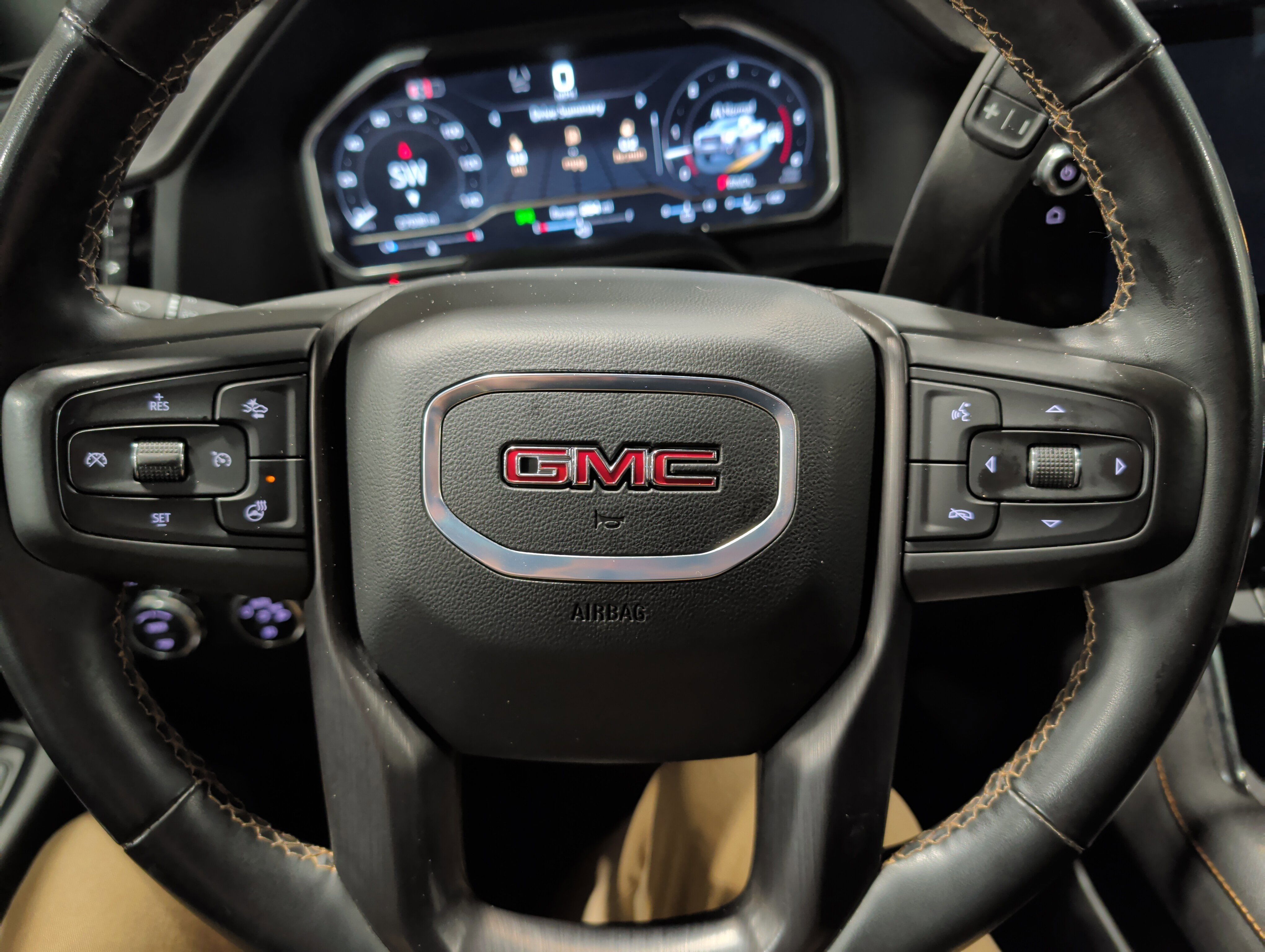 Used 2024 GMC Sierra 2500 AT4 w/ AT4 Premium Plus Package AWD/4WD image 10