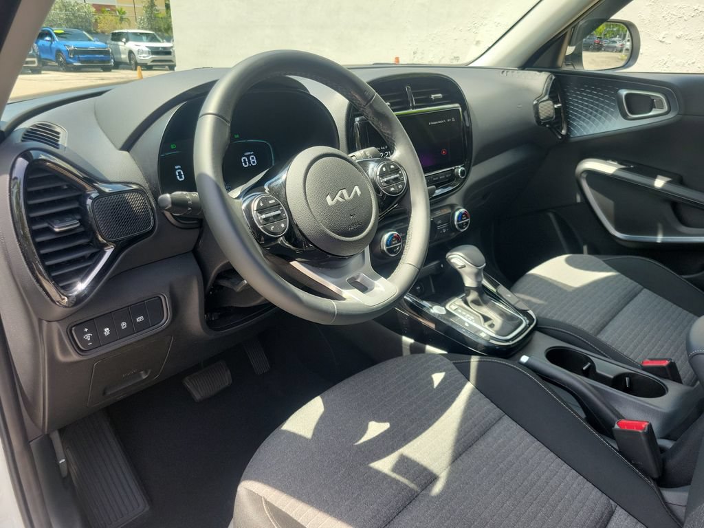 Certified 2025 Kia Soul EX FWD image 16