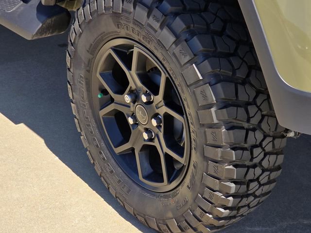 Used 2025 Jeep Gladiator Sport AWD/4WD image 8