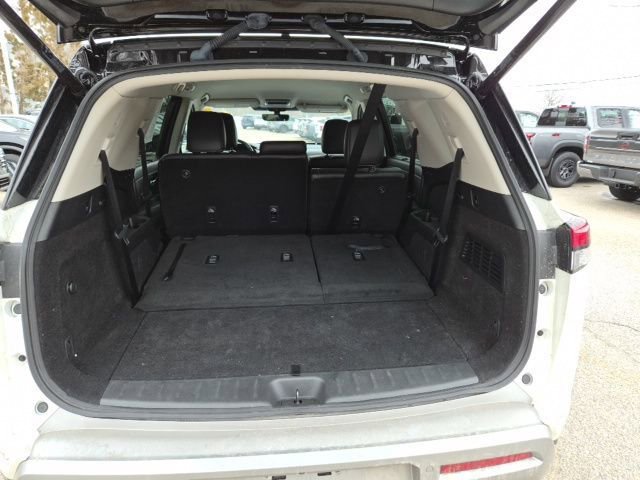 Used 2024 Nissan Pathfinder SL w/ Black Appearance Package AWD/4WD image 9